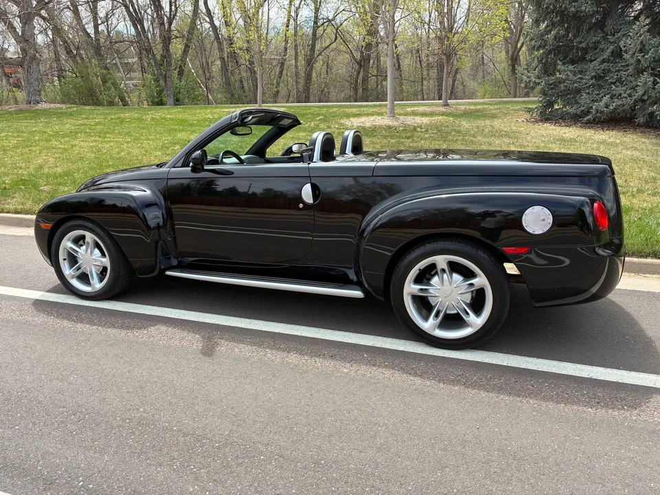 2004 Chevrolet SSR - Image 5 of 31