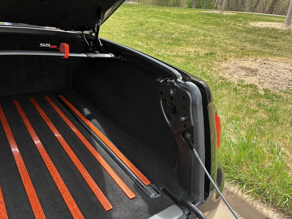 2004 Chevrolet SSR - Image 18 of 31