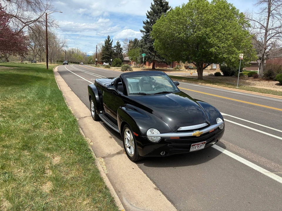 2004 Chevrolet SSR - Image 3 of 31
