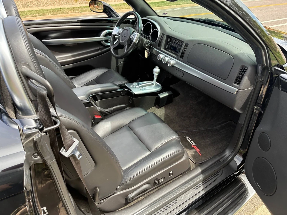 2004 Chevrolet SSR - Image 21 of 31
