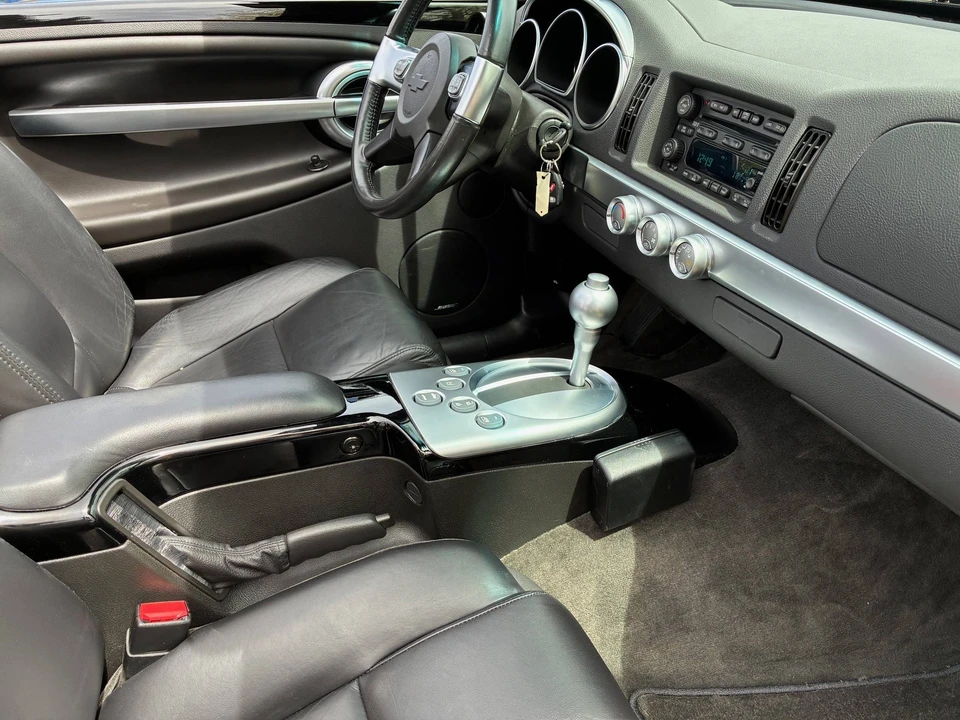 2004 Chevrolet SSR - Image 9 of 31