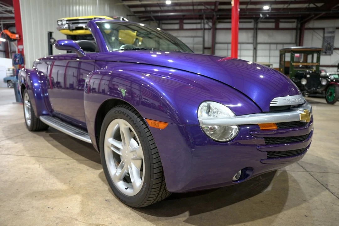 2004 Chevrolet SSR - Image 12 of 21