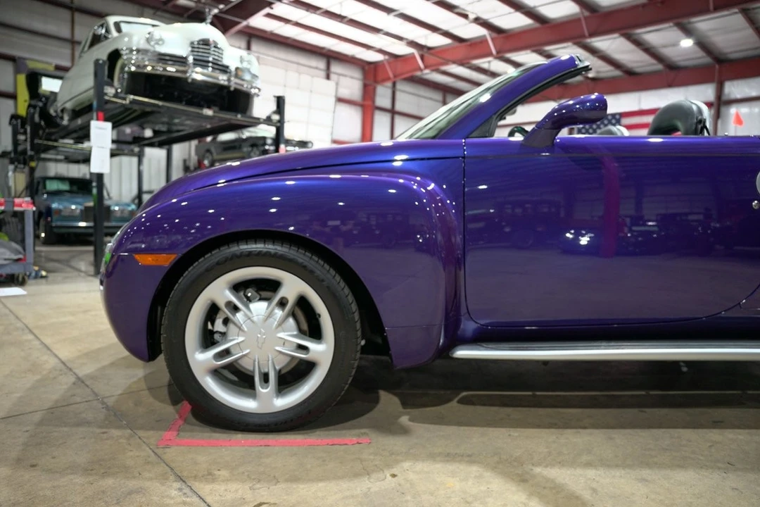 2004 Chevrolet SSR - Image 3 of 21