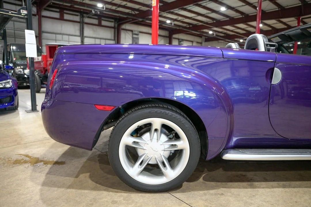 2004 Chevrolet SSR - Image 9 of 21