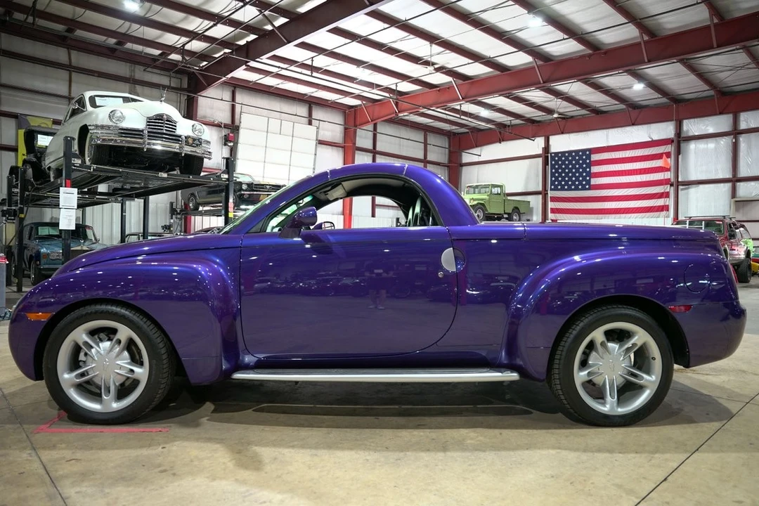 2004 Chevrolet SSR - Image 19 of 21