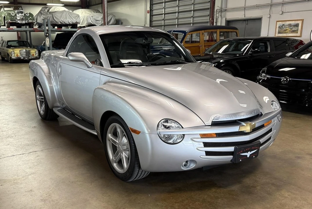 2004 Chevrolet SSR - Image 14 of 31