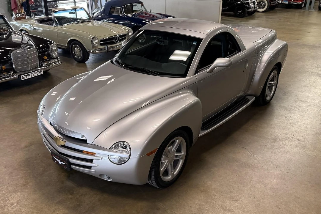 2004 Chevrolet SSR - Image 20 of 31