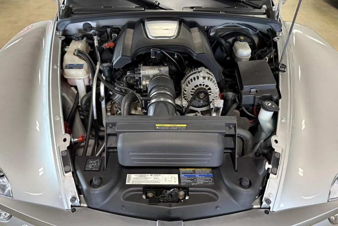 2004 Chevrolet SSR - Image 7 of 31