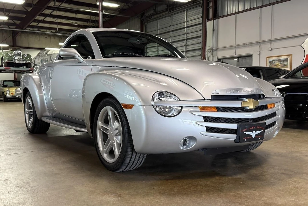 2004 Chevrolet SSR - Image 13 of 31