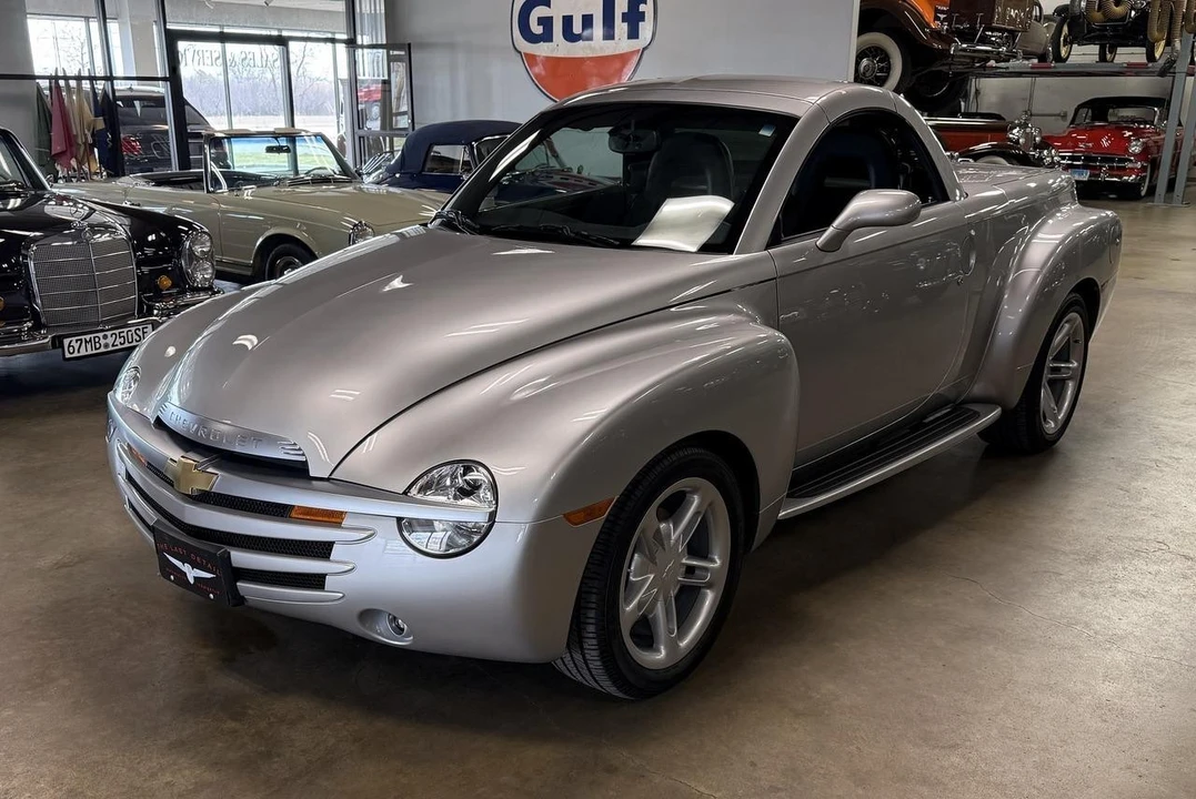 2004 Chevrolet SSR - Image 19 of 31