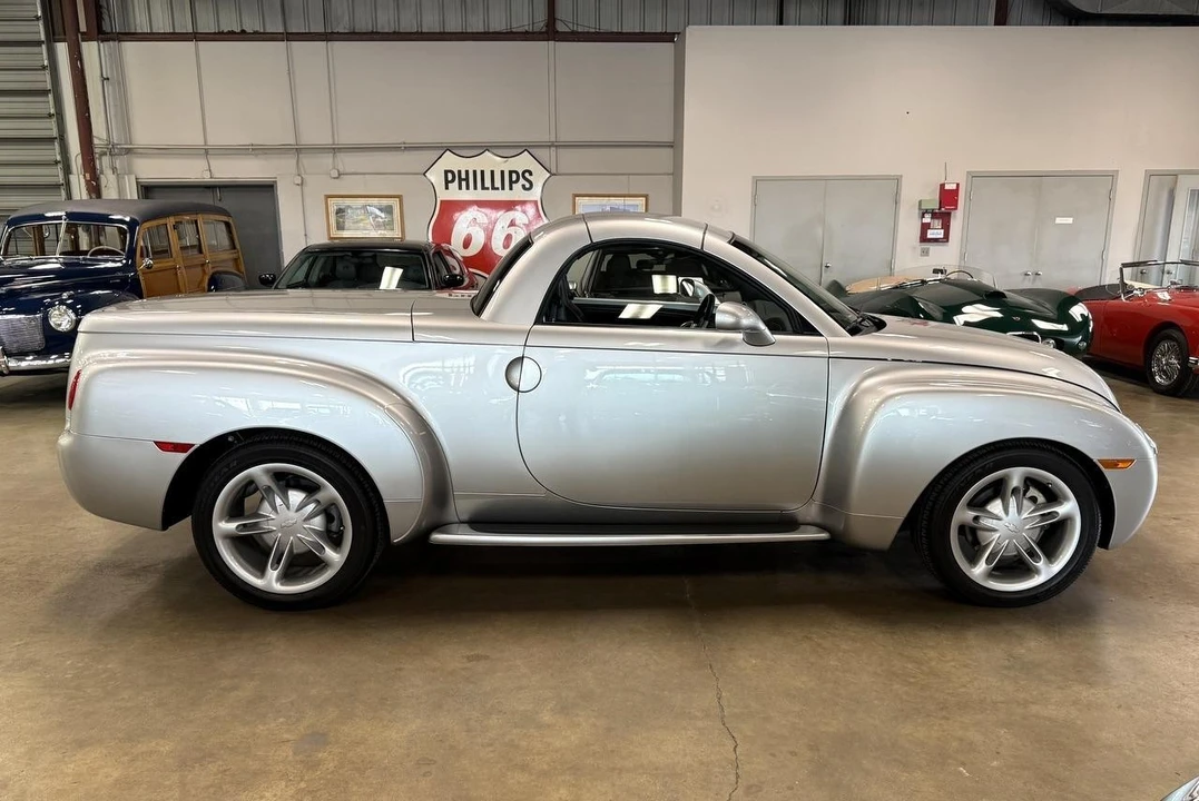 2004 Chevrolet SSR - Image 31 of 31