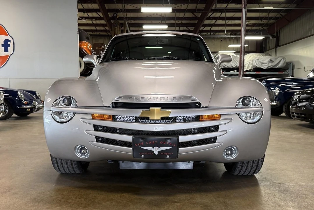 2004 Chevrolet SSR - Image 16 of 31