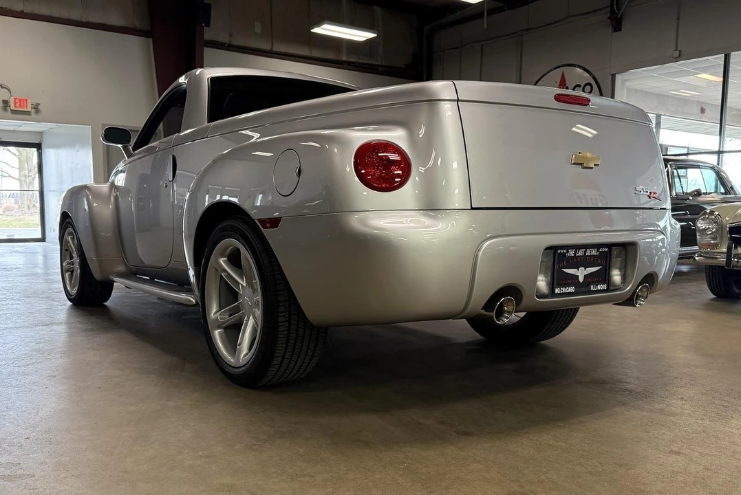 2004 Chevrolet SSR - Image 23 of 31