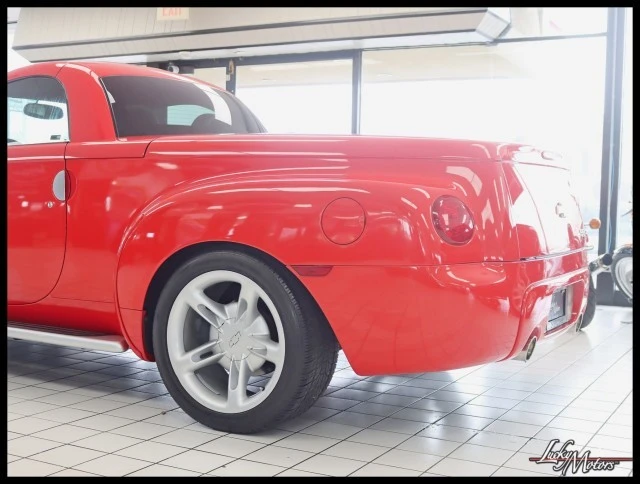2004 Chevrolet SSR - Image 9 of 12