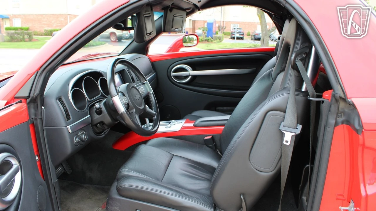 2004 Chevrolet SSR - Image 9 of 11
