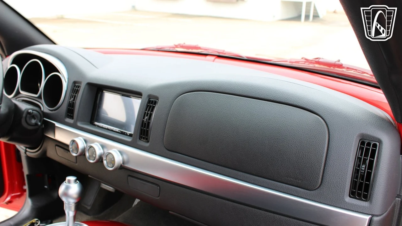 2004 Chevrolet SSR - Image 10 of 11