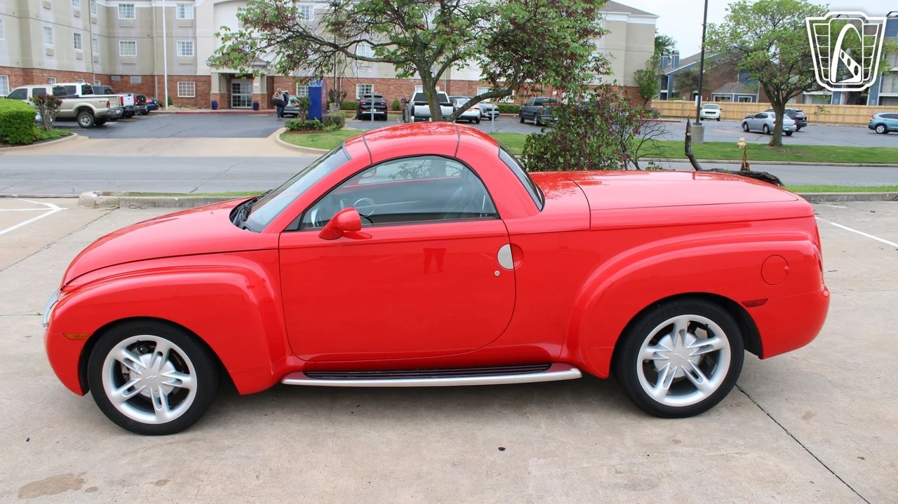 2004 Chevrolet SSR - Image 3 of 11