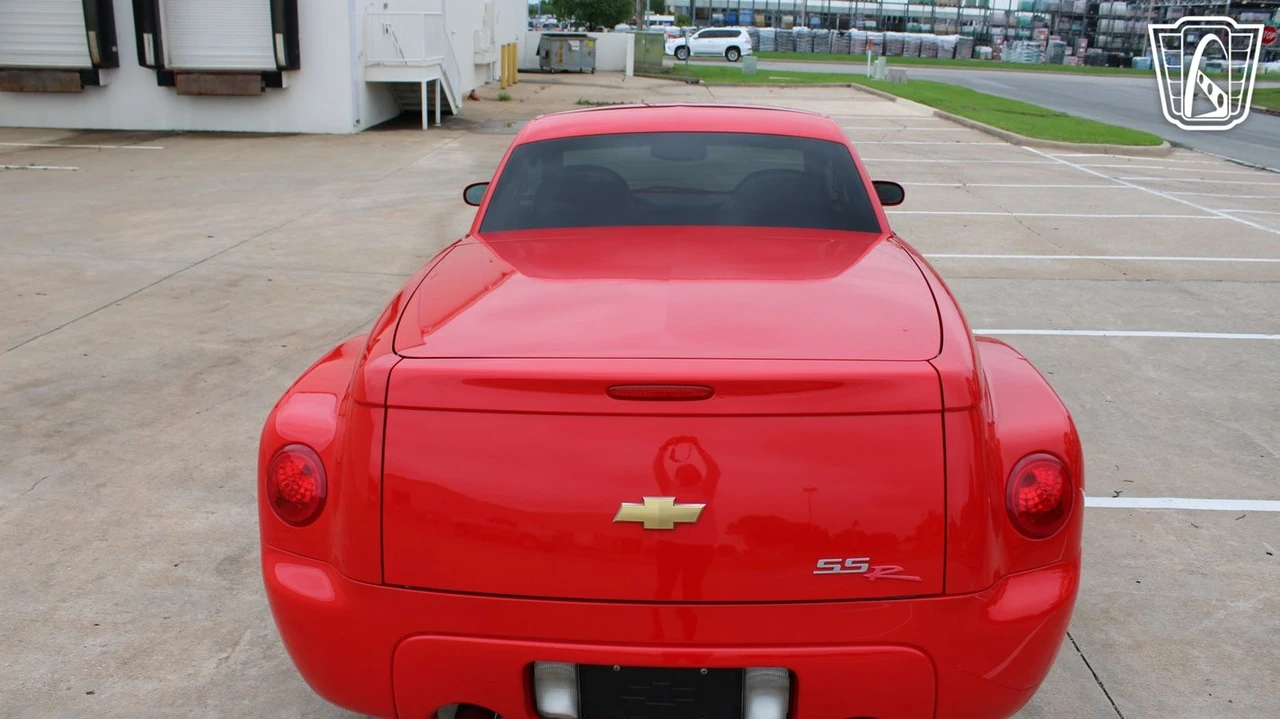 2004 Chevrolet SSR - Image 5 of 11