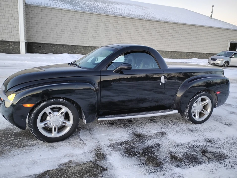 2004 Chevrolet SSR - Image 3 of 12