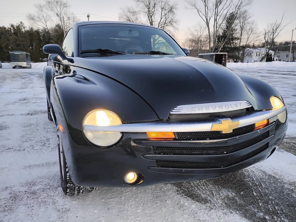 2004 Chevrolet SSR - Image 2 of 12