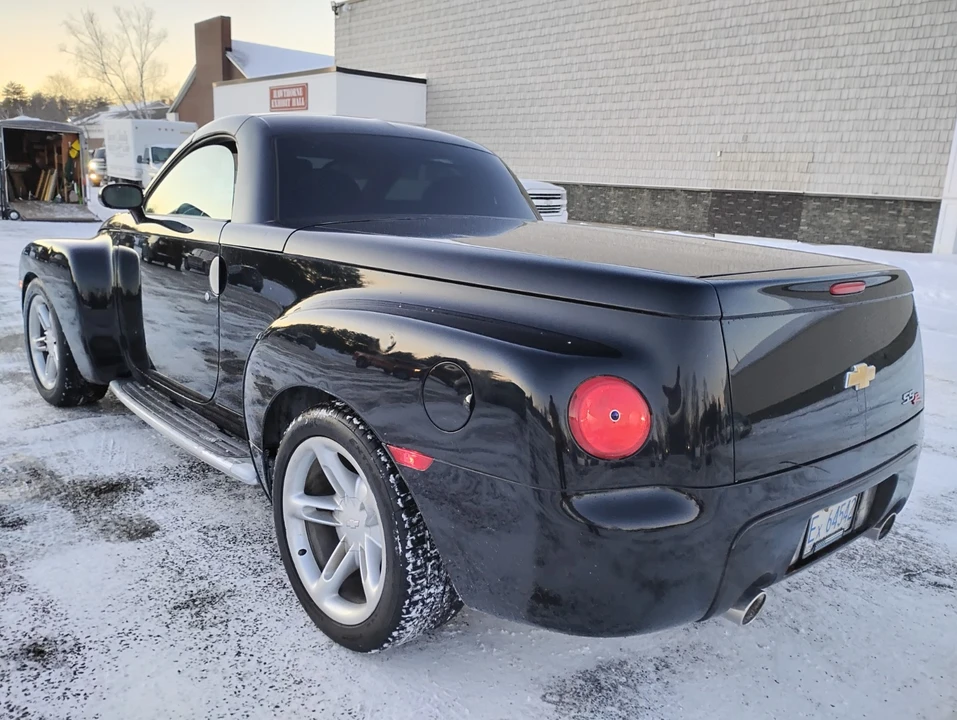 2004 Chevrolet SSR - Image 4 of 12