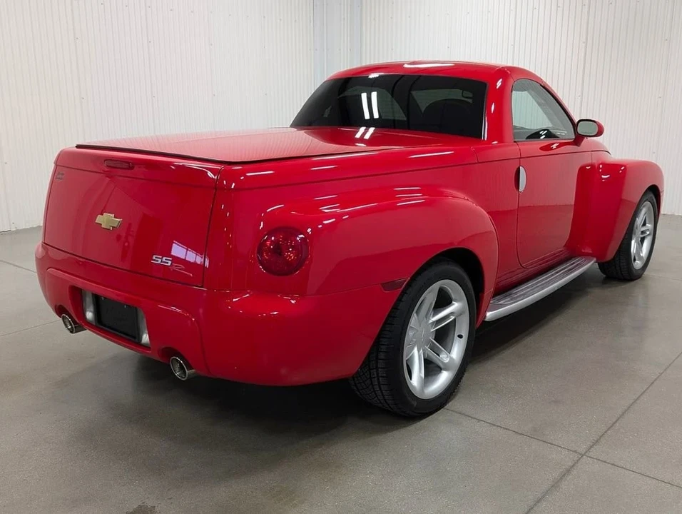2004 Chevrolet SSR - Image 6 of 9