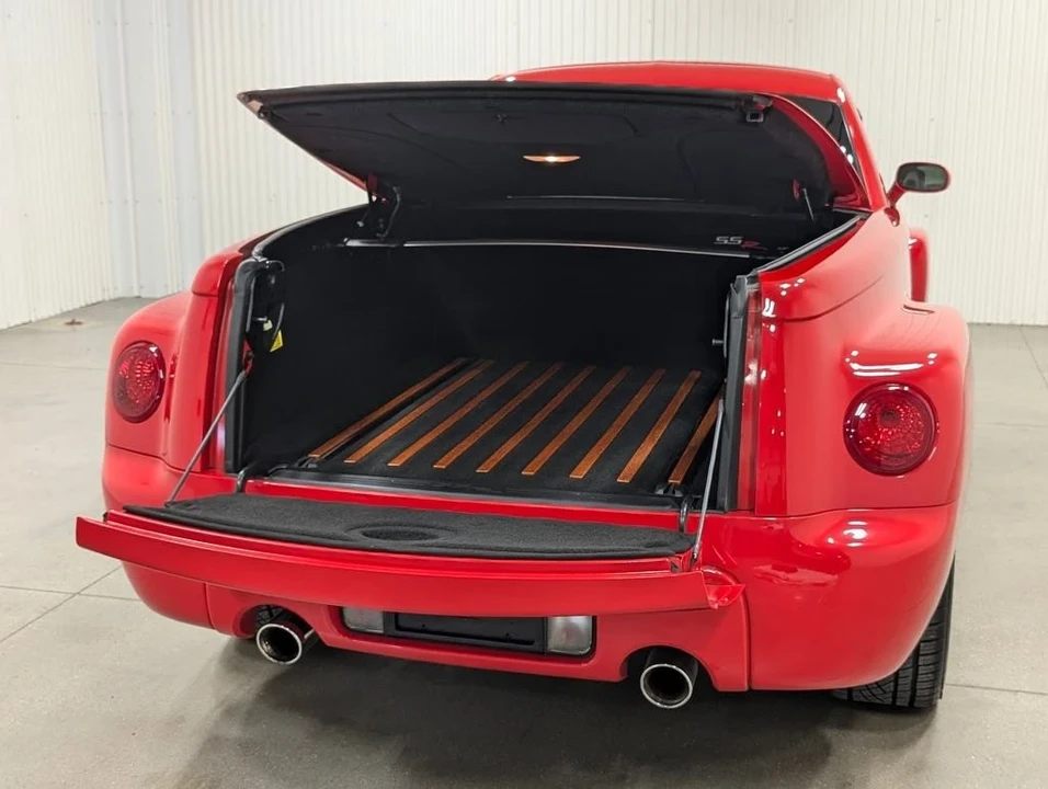 2004 Chevrolet SSR - Image 7 of 9