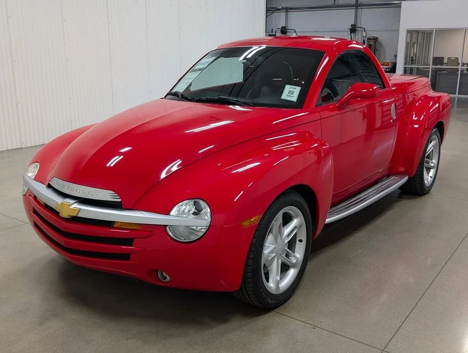 2004 Chevrolet SSR - Image 4 of 9