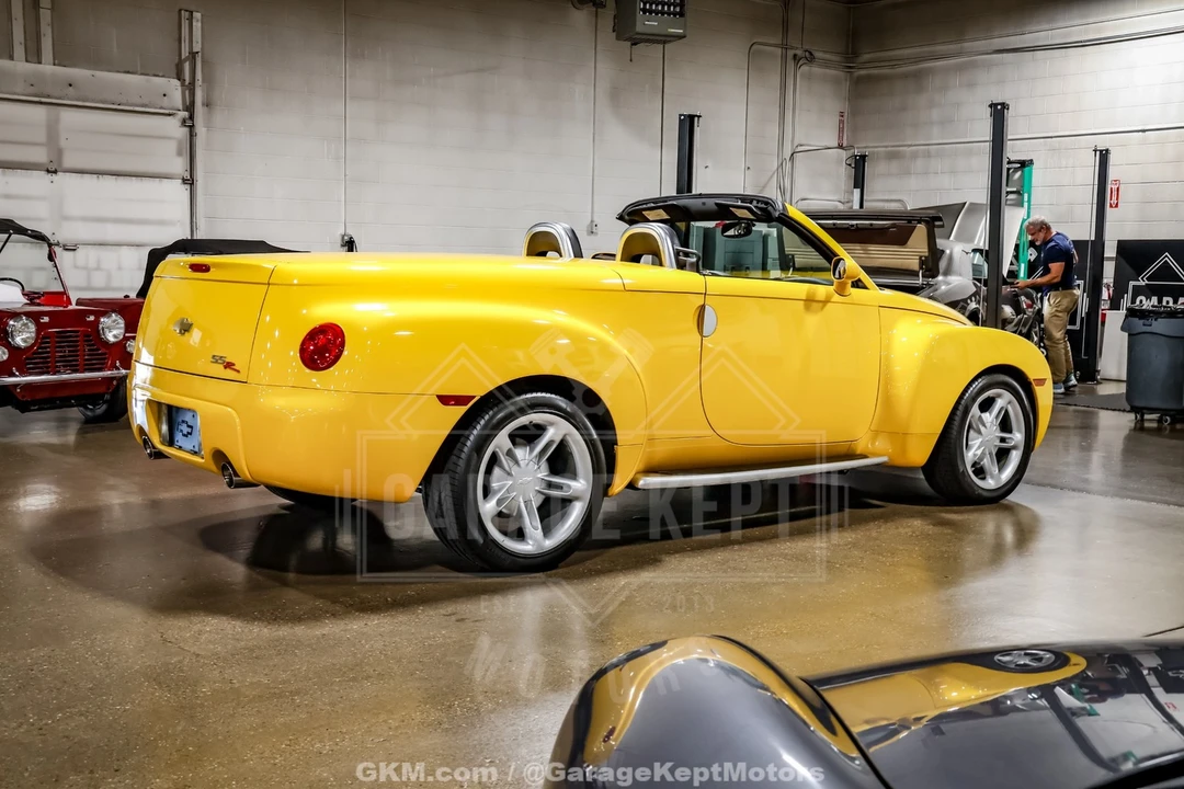 2004 Chevrolet SSR - Image 25 of 31