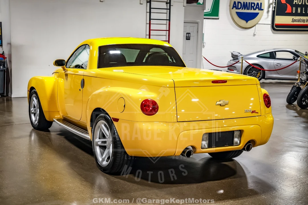 2004 Chevrolet SSR - Image 7 of 31