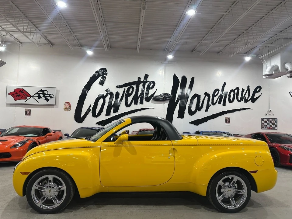 2004 Chevrolet SSR - Image 2 of 11