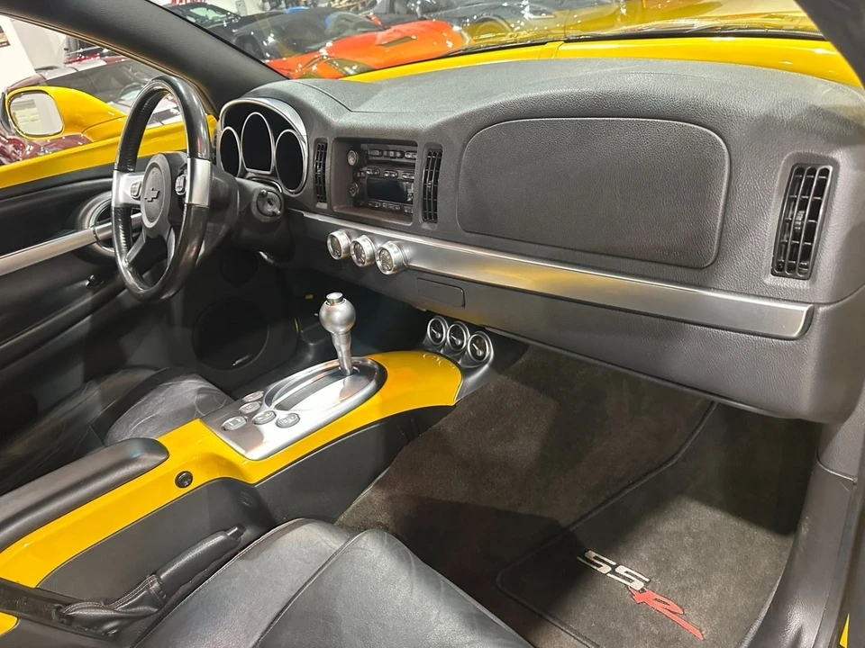 2004 Chevrolet SSR - Image 10 of 11