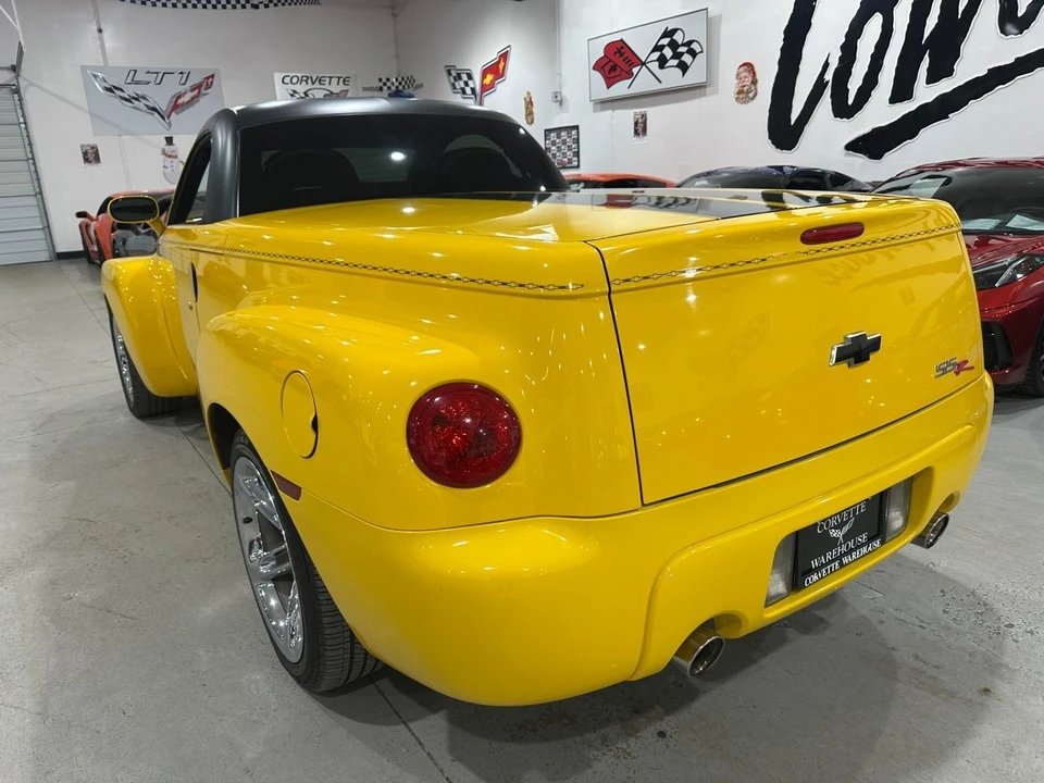 2004 Chevrolet SSR - Image 4 of 11