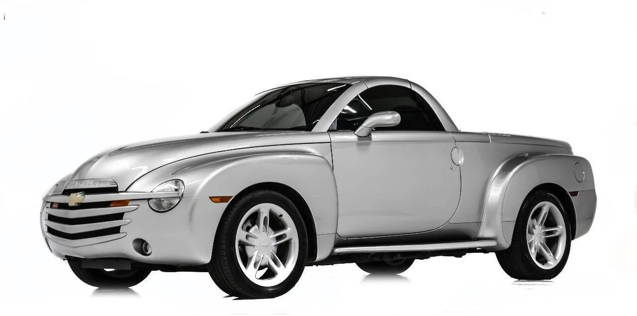 2004 Chevrolet SSR - Image 2 of 12