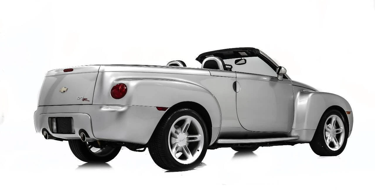 2004 Chevrolet SSR - Image 3 of 12