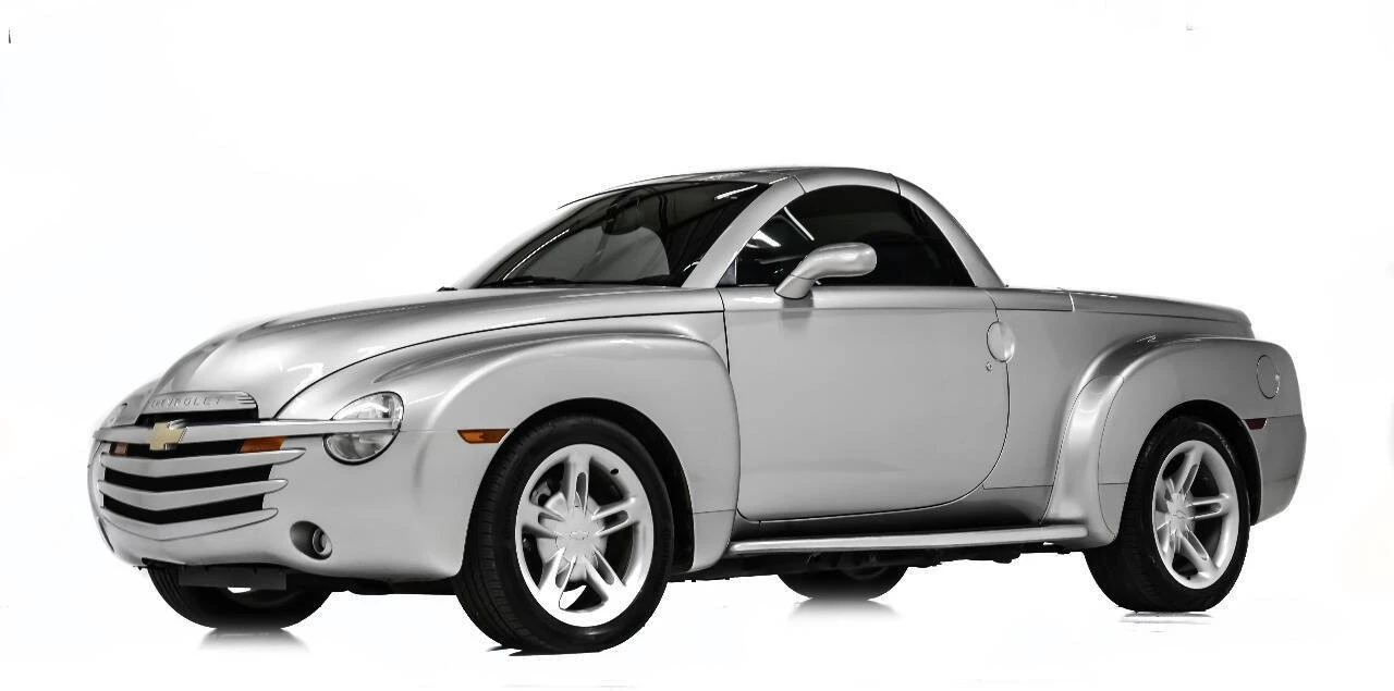 2004 Chevrolet SSR - Image 2 of 12