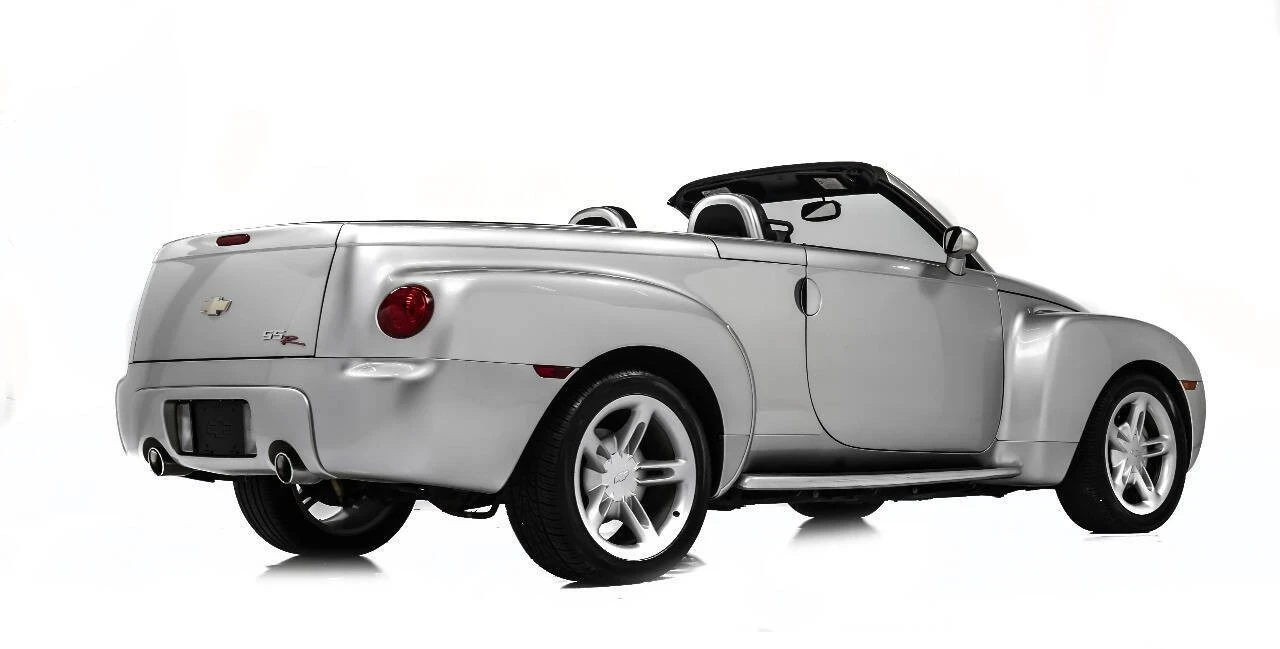 2004 Chevrolet SSR - Image 3 of 12