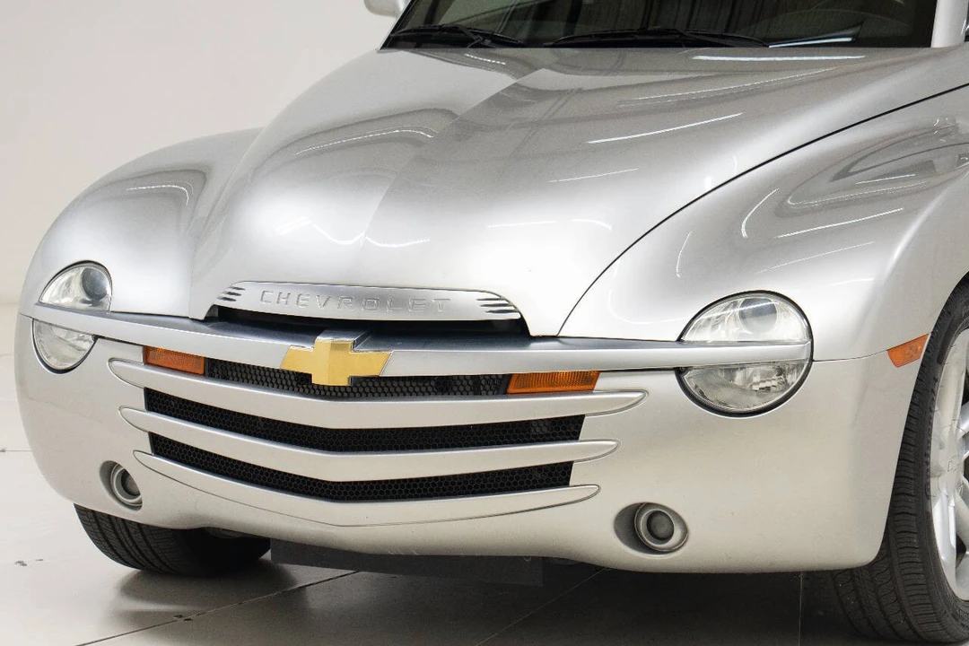 2004 Chevrolet SSR - Image 9 of 12