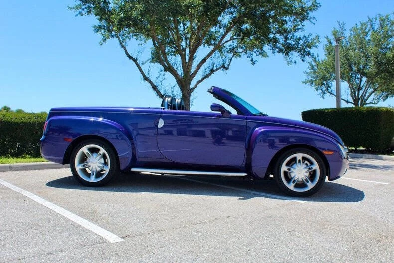 2004 Chevrolet SSR - Image 2 of 31