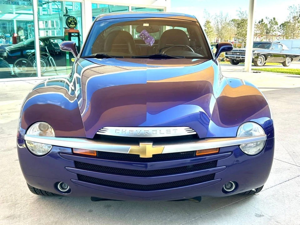 2004 Chevrolet SSR - Image 2 of 21