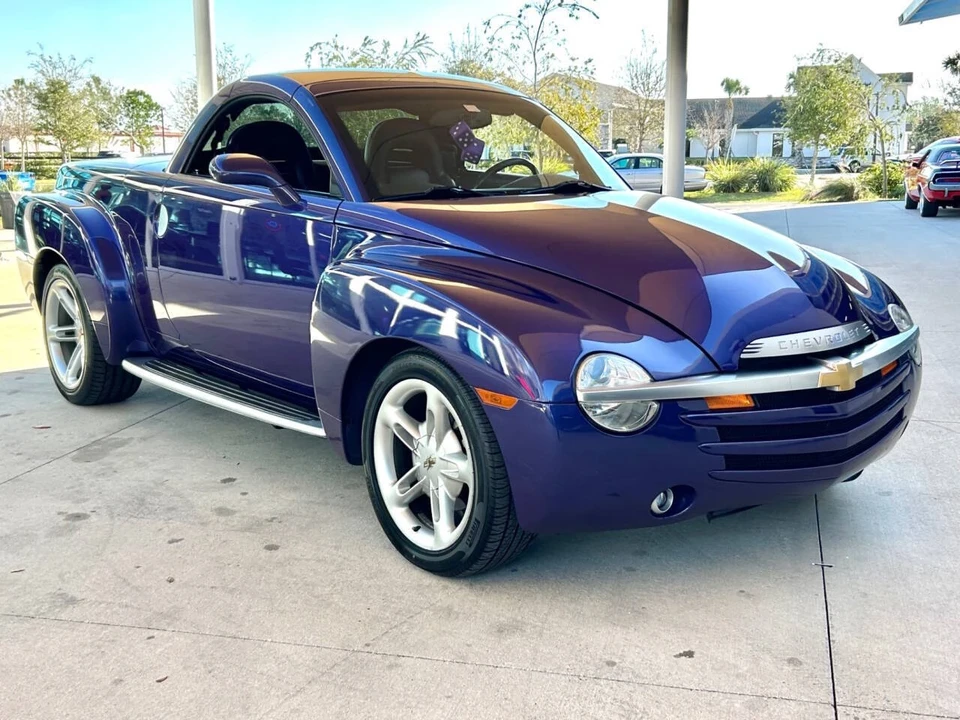 2004 Chevrolet SSR - Image 3 of 12