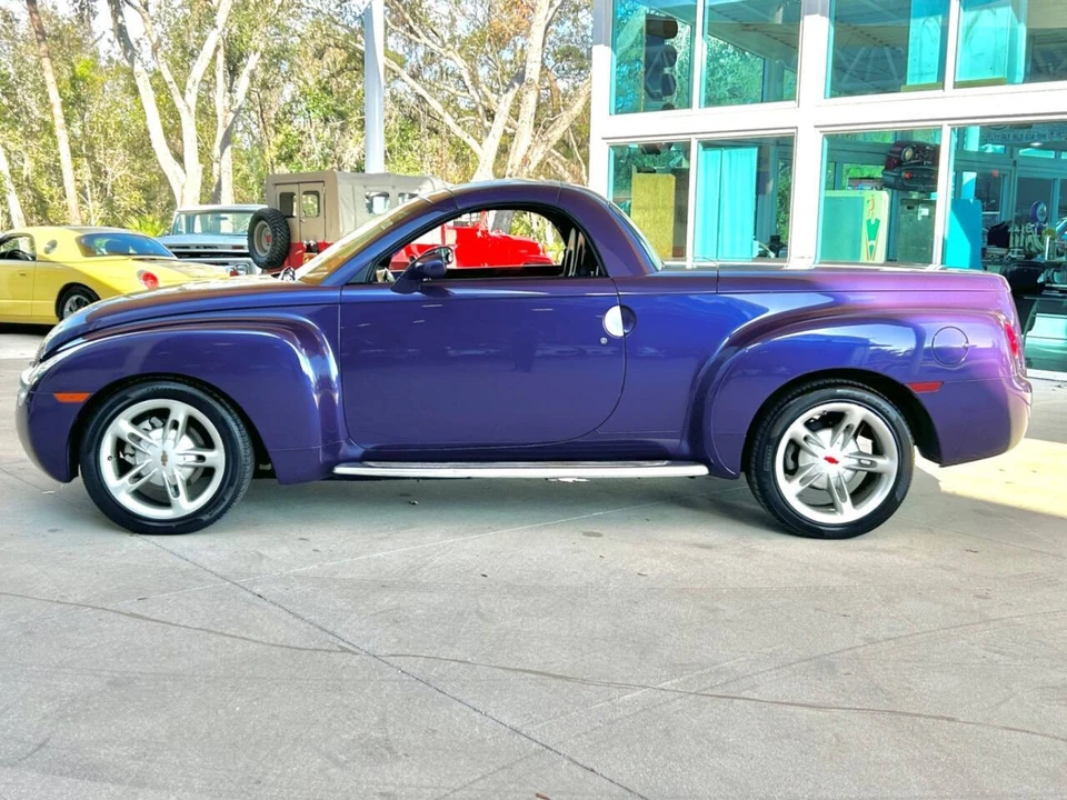 2004 Chevrolet SSR - Image 8 of 31