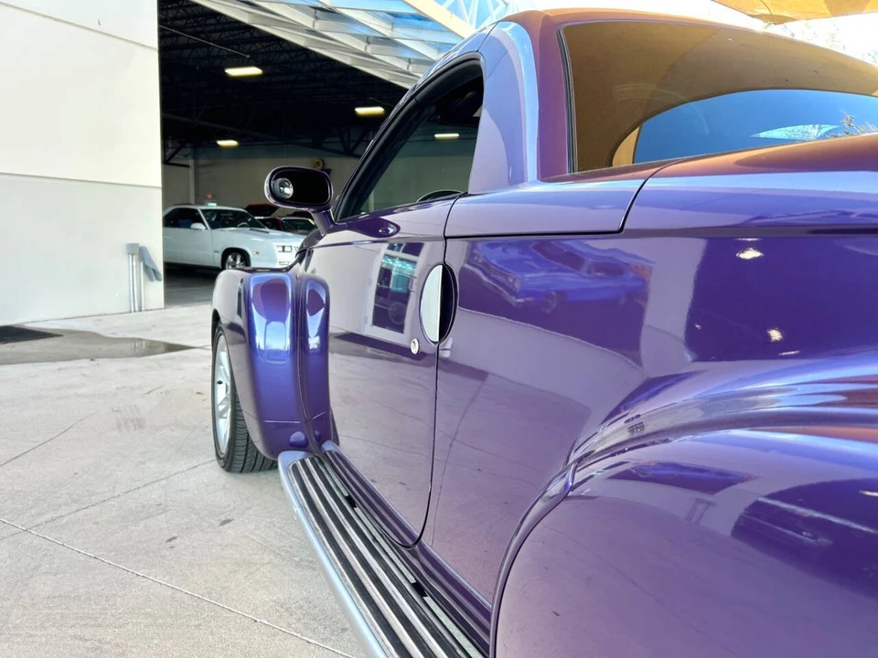 2004 Chevrolet SSR - Image 12 of 31