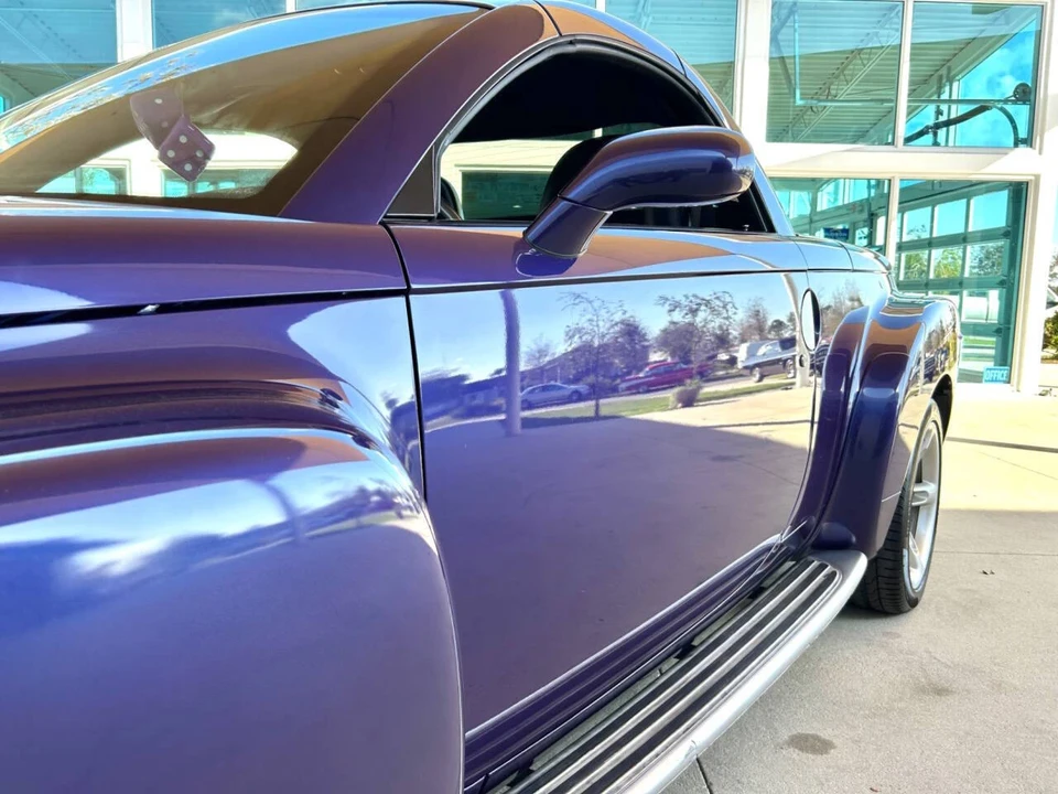 2004 Chevrolet SSR - Image 11 of 12