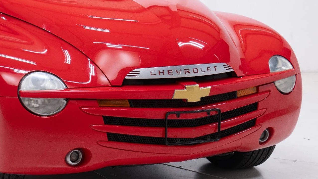 2004 Chevrolet SSR - Image 10 of 21