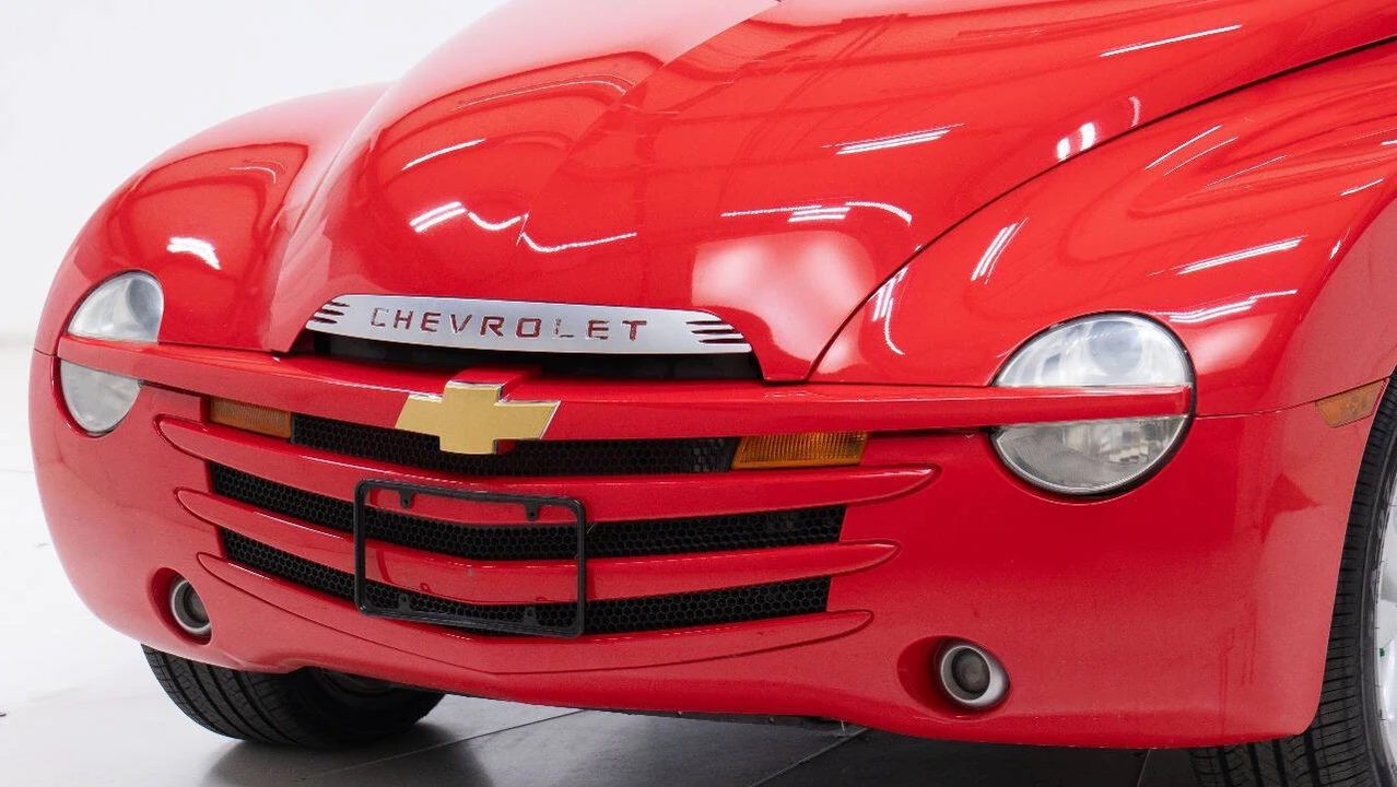 2004 Chevrolet SSR - Image 9 of 21