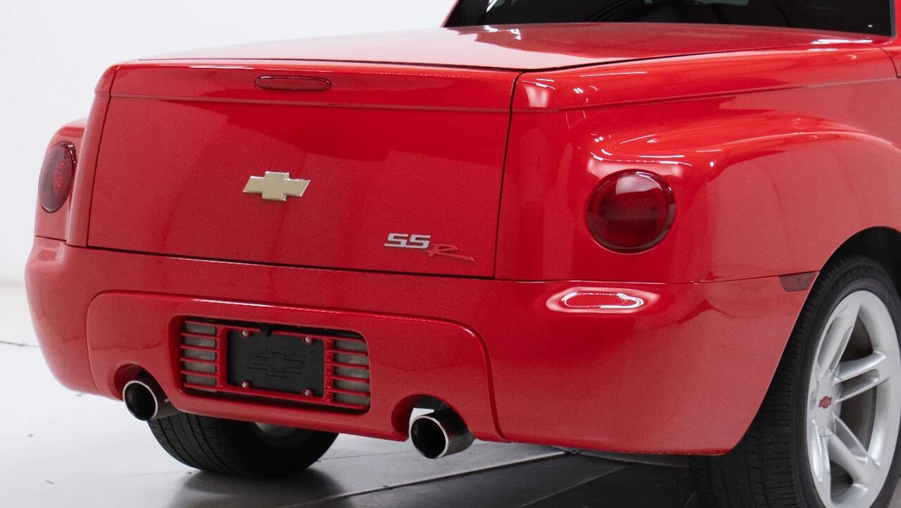2004 Chevrolet SSR - Image 14 of 21