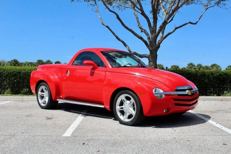 2004 Chevrolet SSR - Image 2 of 31