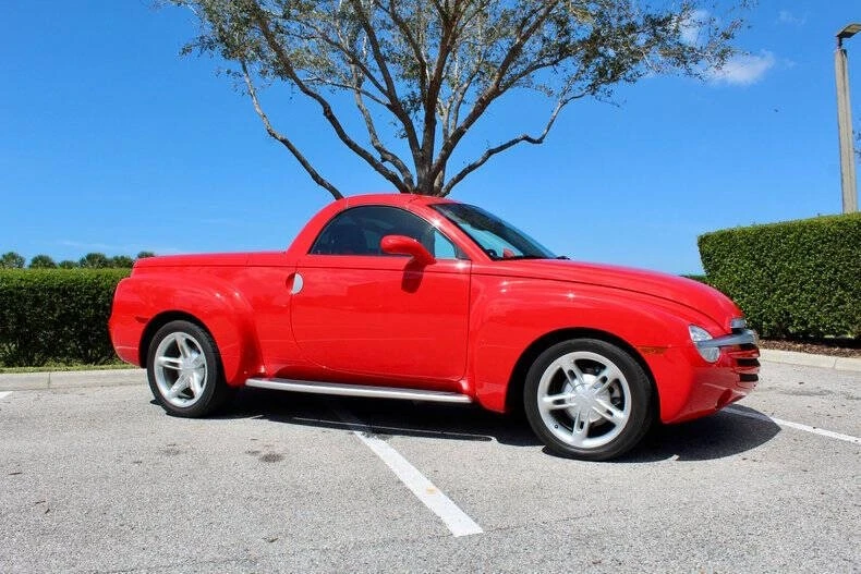 2004 Chevrolet SSR - Image 5 of 31