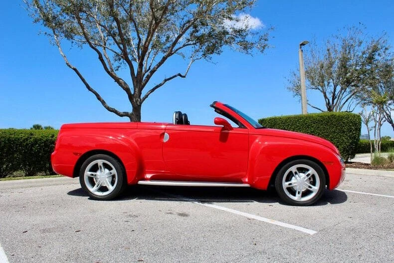 2004 Chevrolet SSR - Image 3 of 31